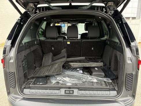 Used 2025 Land Rover Discovery S AWD/4WD image 15