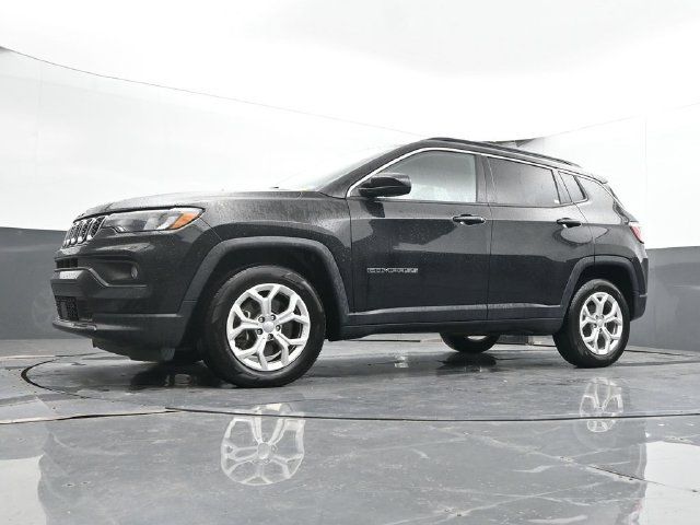 Used 2024 Jeep Compass Latitude AWD/4WD image 48