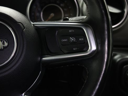 Used 2019 Jeep Wrangler Unlimited Sahara w/ LED Lighting Group AWD/4WD image 25