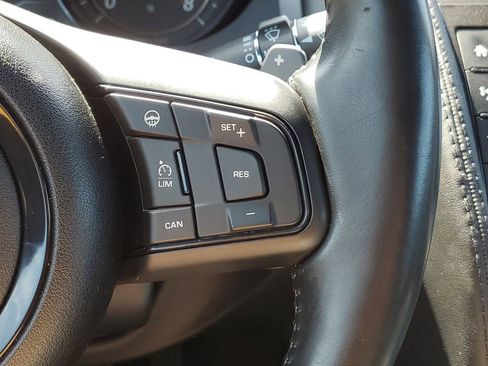 Used 2016 Jaguar F-TYPE Coupe image 18