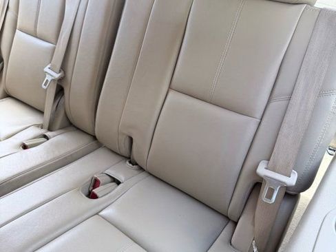 Used 2013 Chevrolet Suburban LT image 11