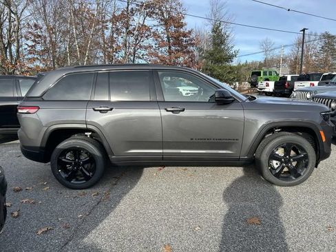 New 2025 Jeep Grand Cherokee Altitude image 2