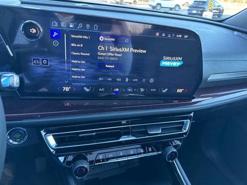 New 2026 Chevrolet Traverse Z71 w/ Driver Confidence Package image 26