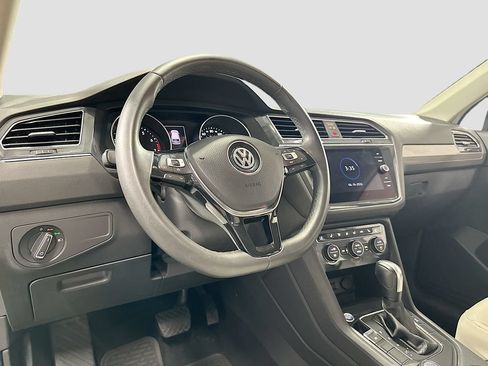Used 2020 Volkswagen Tiguan SE w/ 3rd Row Seat Package AWD/4WD image 12