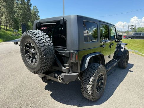 Used 2010 Jeep Wrangler Unlimited Rubicon AWD/4WD image 4