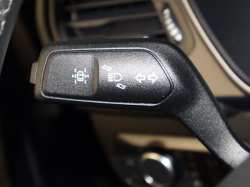 Used 2022 Ford Escape SE w/ SE Sport Appearance Package image 17