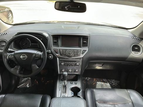 Used 2018 Nissan Pathfinder SL AWD/4WD image 25