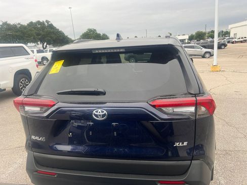 Used 2025 Toyota RAV4 XLE w/ Convenience Package FWD image 5