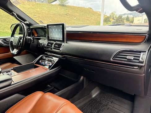 Used 2018 Lincoln Navigator Reserve w/ Technology Package image 31