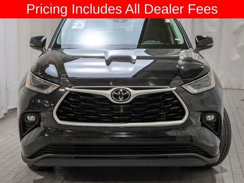 Used 2023 Toyota Highlander LE FWD image 3
