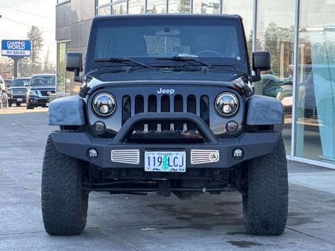 Used 2012 Jeep Wrangler Unlimited Rubicon w/ Dual Top Group AWD/4WD image 10