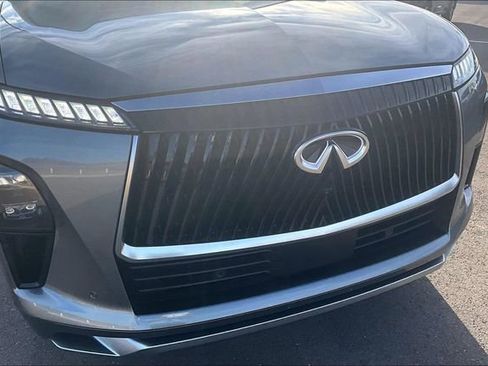 Certified 2025 INFINITI QX80 Sensory image 29