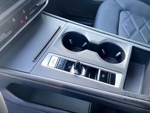 Used 2024 Volkswagen Atlas Cross Sport SE image 17