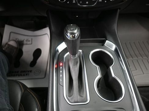 Used 2020 Chevrolet Traverse LT image 11