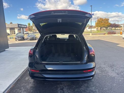 Used 2021 Audi e-tron Premium w/ Convenience Plus Package image 8