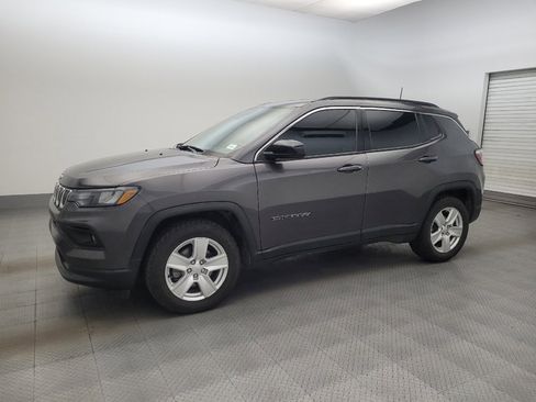 Used 2022 Jeep Compass Latitude image 2