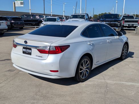 Used 2016 Lexus ES 300h image 3