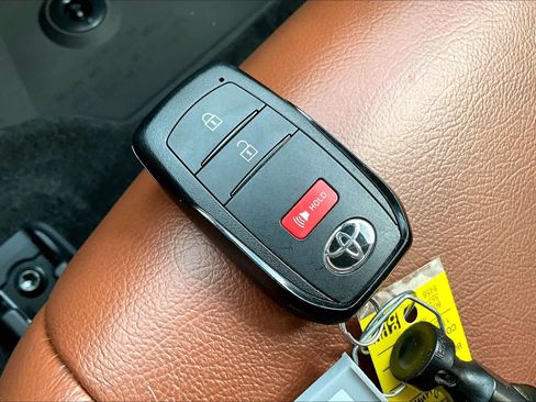 Used 2025 Toyota 4Runner SR5 image 16