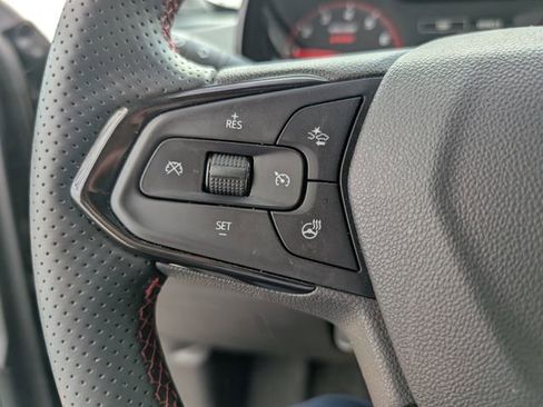 Used 2024 Chevrolet Trax RS FWD image 9