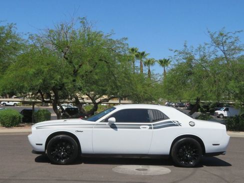 Used 2010 Dodge Challenger R/T RWD image 2