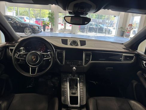 Used 2017 Porsche Macan GTS AWD/4WD image 9