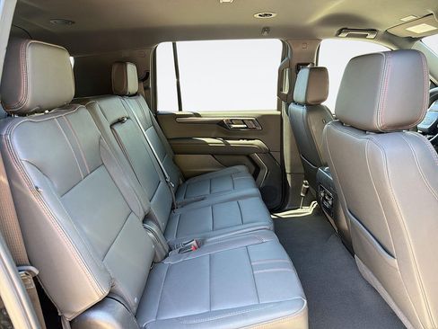 Used 2026 Chevrolet Suburban RST RWD image 29