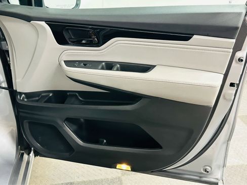 Used 2023 Honda Odyssey Touring image 26