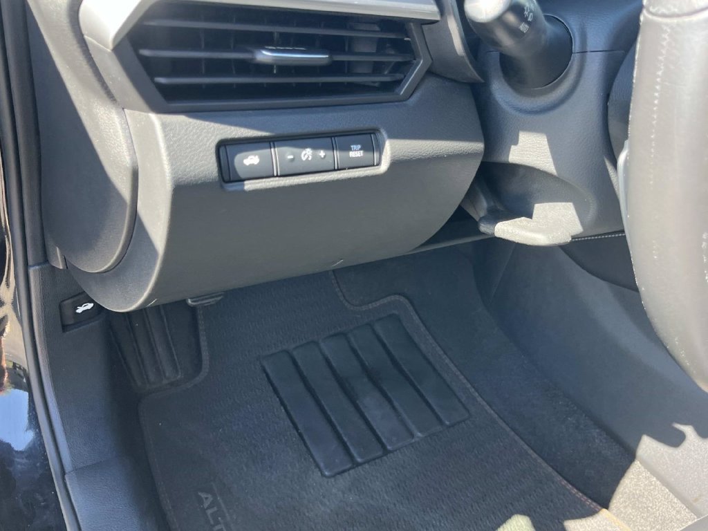 Used 2023 Nissan Altima 2.5 SR w/ SR Premium Package FWD image 35