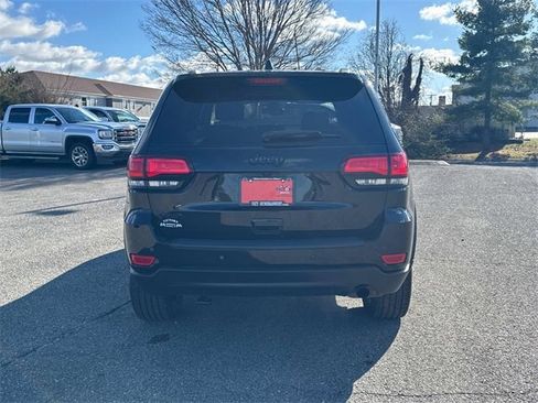 Used 2019 Jeep Grand Cherokee Laredo image 5