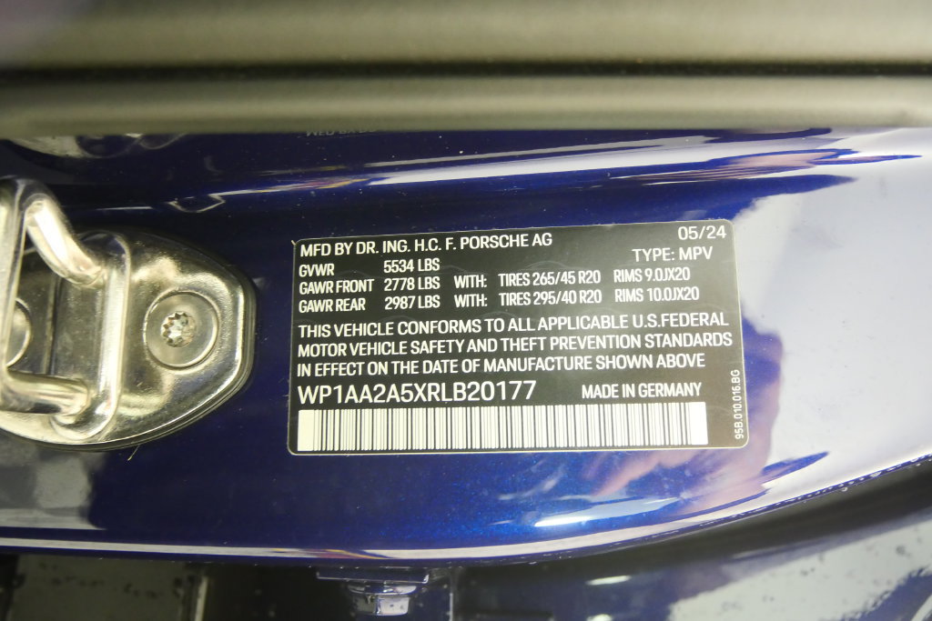 Used 2024 Porsche Macan AWD/4WD image 28