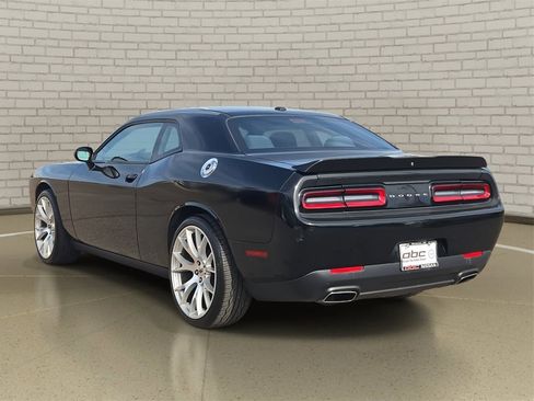 Used 2019 Dodge Challenger SXT image 7
