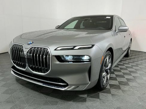 Used 2024 BMW i7 xDrive60 AWD/4WD image 2