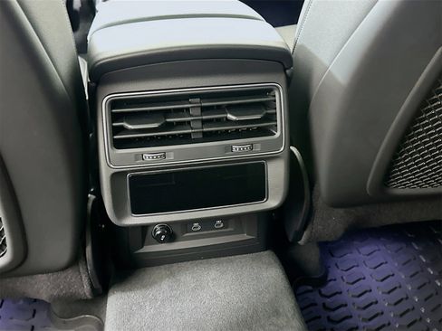 Used 2025 Audi Q8 Premium Plus image 27