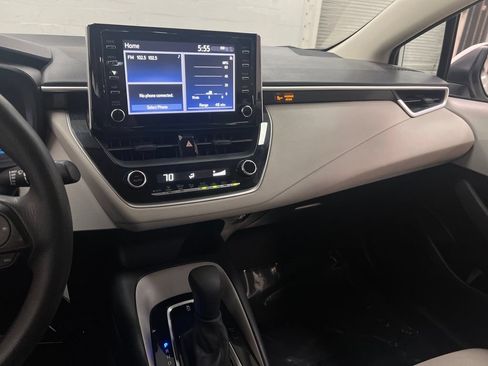 Used 2020 Toyota Corolla LE FWD image 19