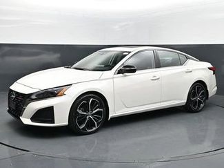 Used 2023 Nissan Altima 2.5 SR w/ SR Premium Package FWD video 1