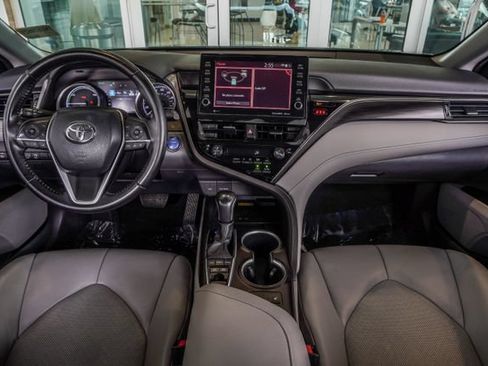 Used 2022 Toyota Camry XLE FWD image 5
