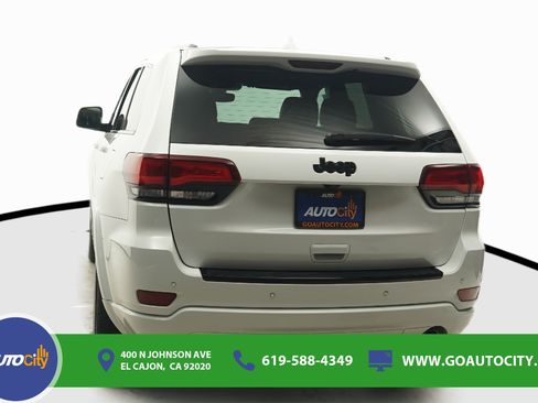 Used 2018 Jeep Grand Cherokee Altitude RWD image 15