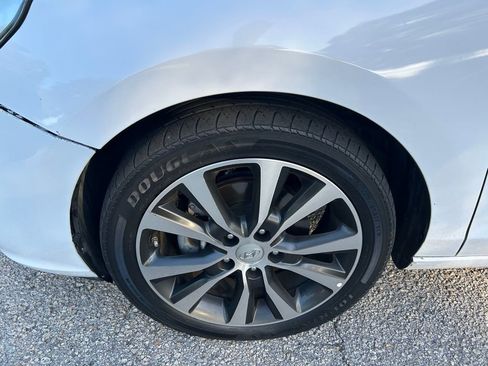 Used 2018 Hyundai Elantra GT image 9