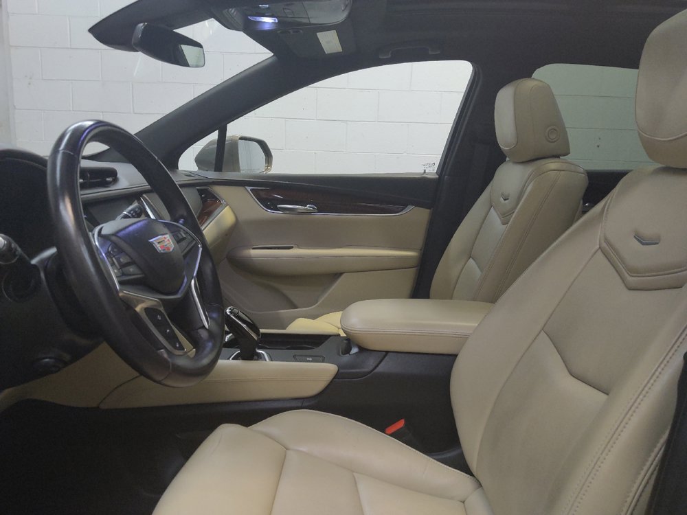 Used 2018 Cadillac XT5 Luxury w/ Driver Awareness Package FWD image 17