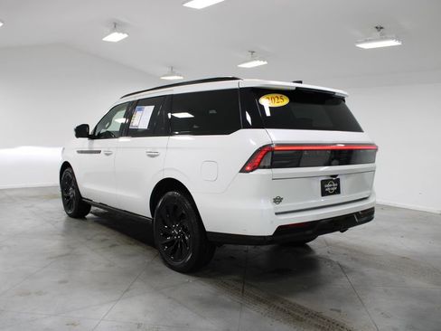 Used 2025 Lincoln Navigator Reserve w/ Jet Appearance Package image 7