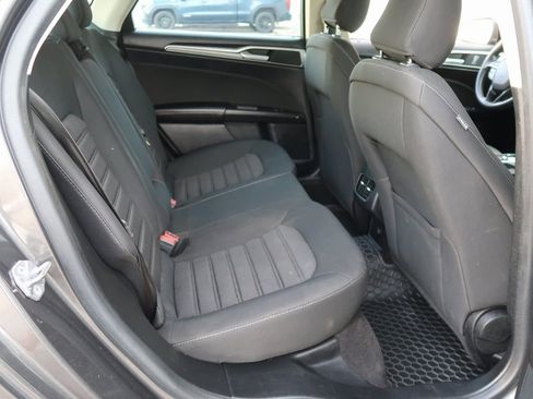 Used 2020 Ford Fusion SE image 33