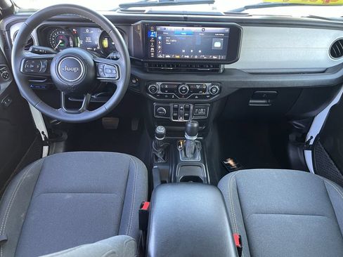 Used 2024 Jeep Wrangler Unlimited AWD/4WD image 21