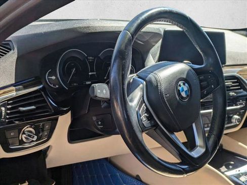 Used 2018 BMW 530e RWD image 3