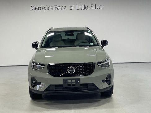 Used 2025 Volvo XC40 B5 Plus w/ Protection Package Premier image 9