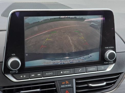 Used 2025 Nissan Altima 2.5 SV FWD image 15