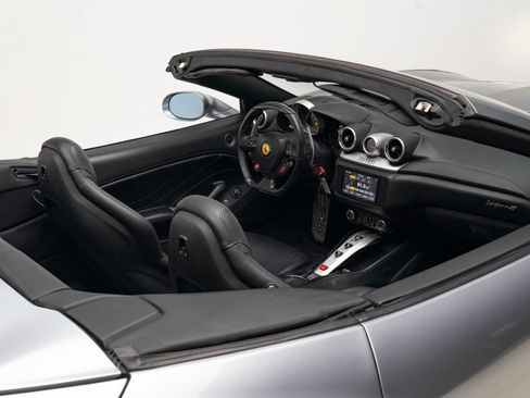 Used 2016 Ferrari California T RWD image 49