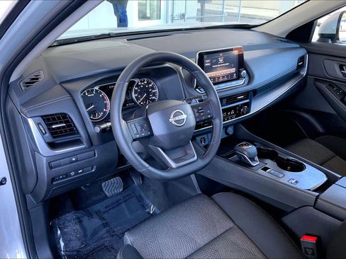 Used 2025 Nissan Rogue SV image 18