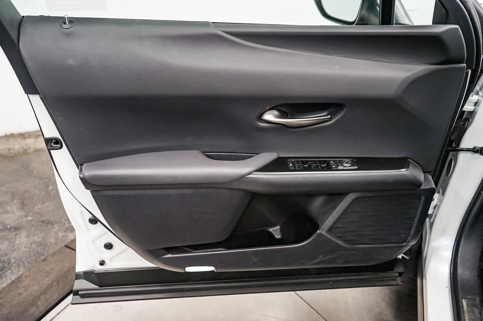 Used 2025 Lexus UX 300h FWD w/ Accessory Package (Z2) image 21