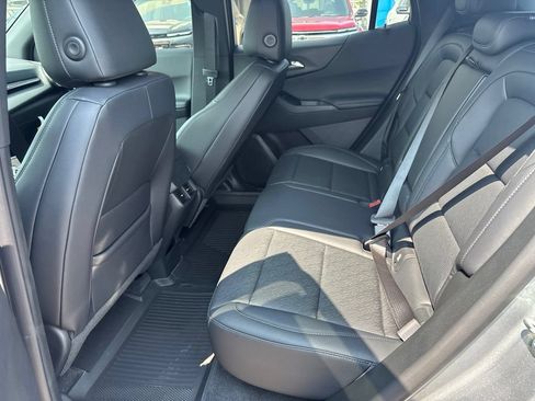 New 2027 Chevrolet Equinox LT w/ Convenience Package II FWD image 17