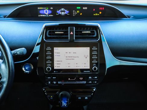 Used 2022 Toyota Prius XLE image 28